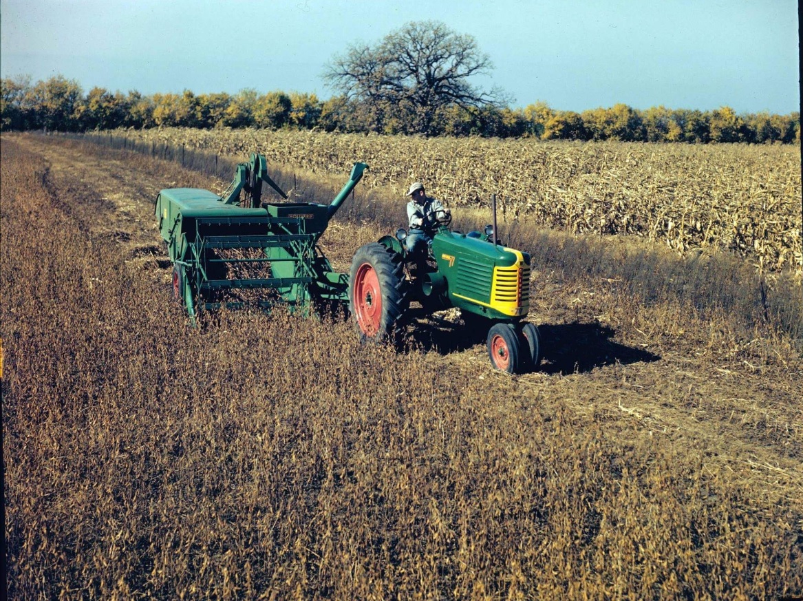 2024.04.14 - Oliver 77 Row Crop tractor.jpg
