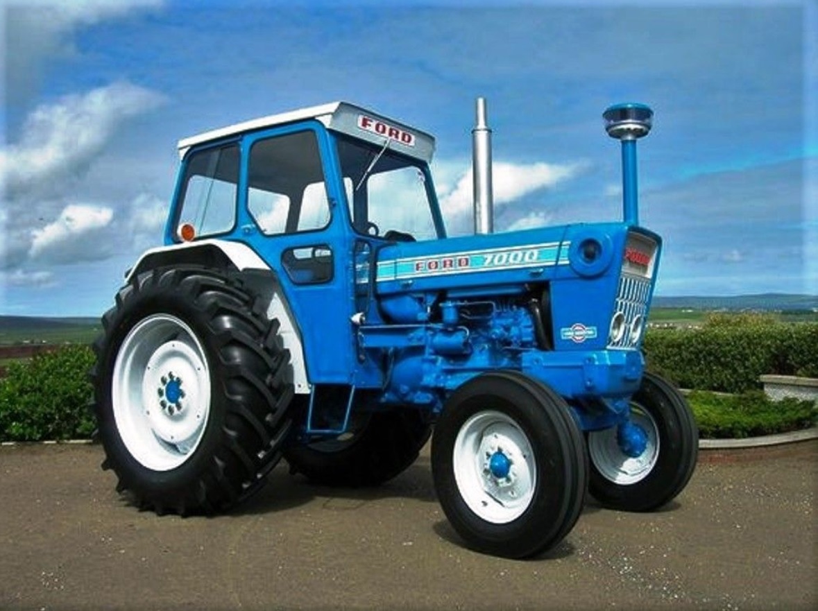 2024.04.15 - Ford 7000 tractor.jpg