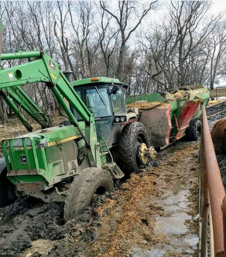 2024.04.22 - John Deere tractor having a bad day.jpg