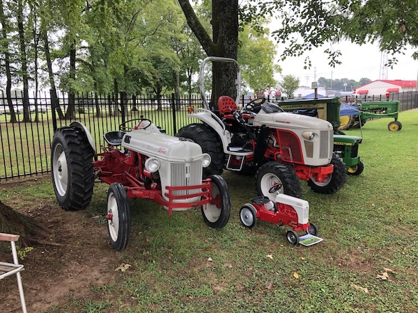 tractor show.JPG